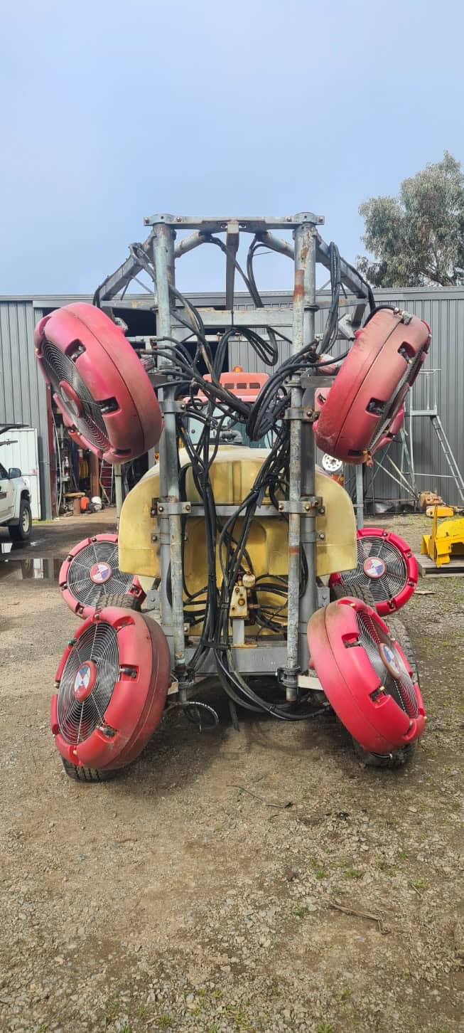 Croplands Quantum mist 2000L s2 row sprayer