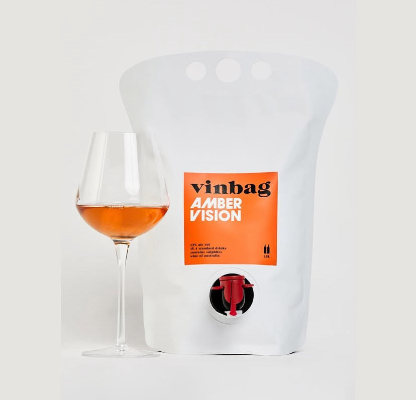 Gravity filling machine, wine pouches and taps