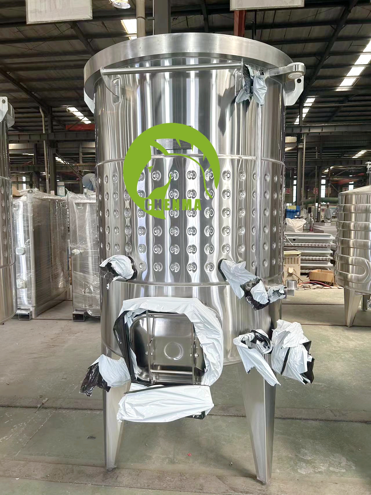 2300L floating lid wine tank with forklift